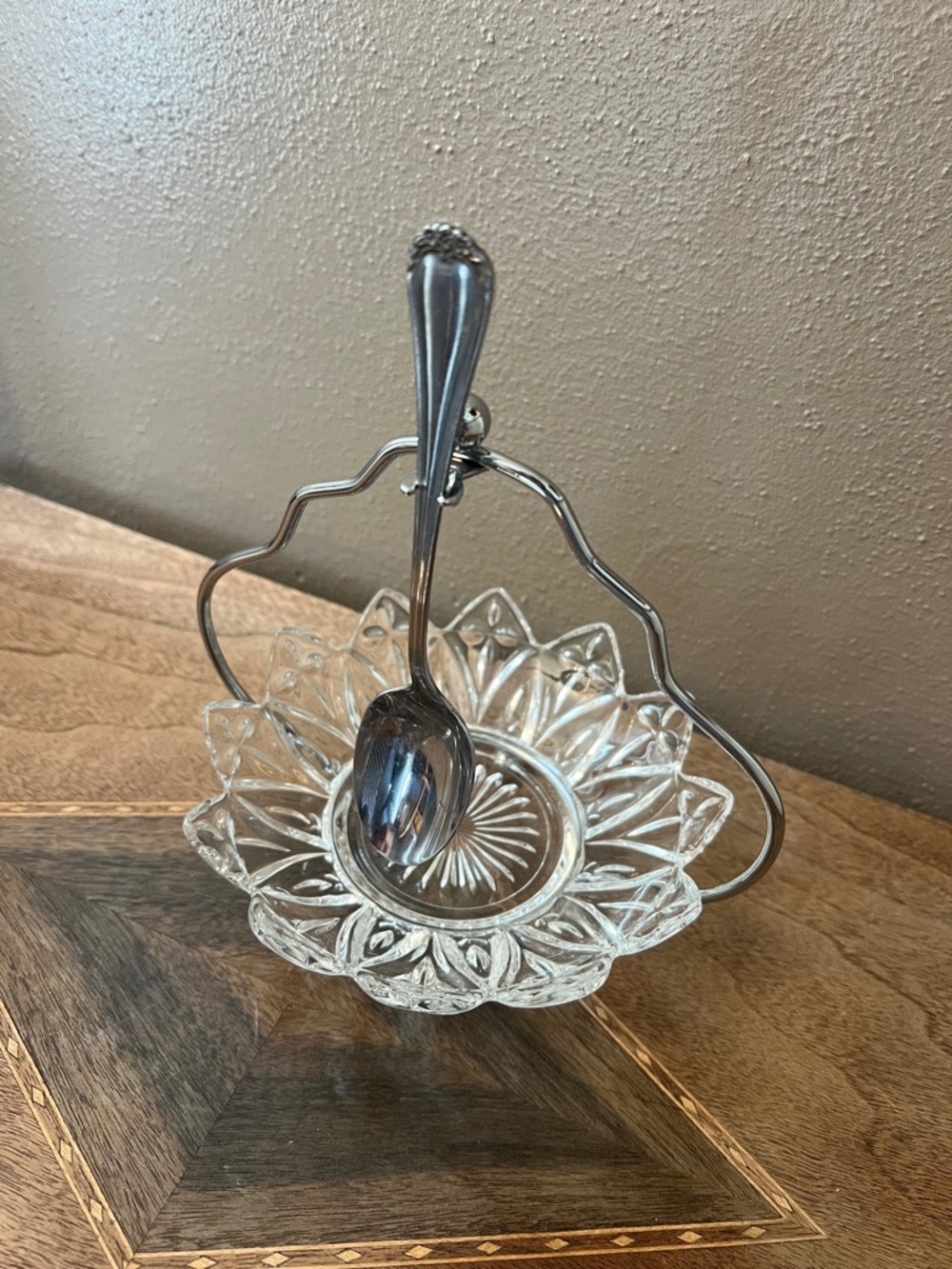 Vintage crystal candy/nut dish